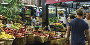 We have some of the best fresh food markets in the world,such as Prahran Market. 