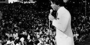 Kamahl performing at Carols By Candlelight in 1984 at King Edward Park in Newcastle,NSW.
