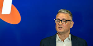 Telstra chief financial officer Michael Ackland seemed to have been told to emphasise the outage was “intermittent”.