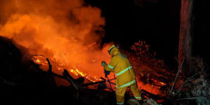 Gold Coast hinterland blaze downgraded after air support called in