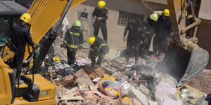 Rescuers search for survivors in deadly Egypt building collapse