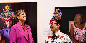 Winner of the Archibald Packing Room Prize Andrea Huelin with her sitter Cal Wilson in the Art Gallery of NSW on Thursday.