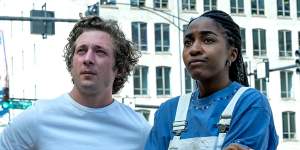 Jeremy Allen White (Carmy) and Ayo Edebiri (Syd) in The Bear.