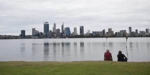 People observe social distancing rules along South Perth foreshore. Photos:Marta Pascual Juanola.