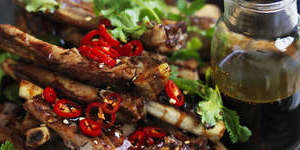 Yunnan barbecue spare ribs with black vinegar sauce