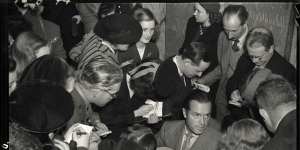 Bob Hope in Sydney in 1944,after his plane crashed and he stayed at the CTA.