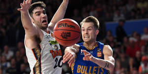 Bullets thrash Cairns in front of sold-out crowd to cling to finals hopes