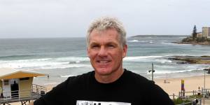 Dr Rob Brander or"Dr Rip",warns people against using"human chains"for rescues. 