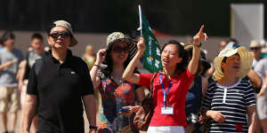 Chinese tour groups return to Qld amid improving relations with China