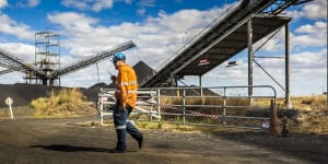 Federal government loans $175m to Queensland coal mine