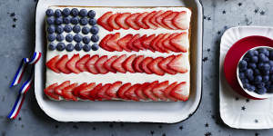 Star-spangled sponge traybake.