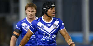 Stephen Crichton leads the Bulldogs at Belmore against Cronulla.