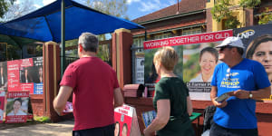 'Wild weather'on the way so south-east Queenslanders urged to vote early