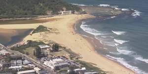 Man dies after being pulled from water at North Narrabeen