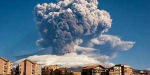 Smoke billows from Sicily’s Mount Etna,Europe’s most active volcano,in February,2021. 