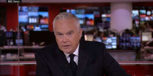Huw Edwards announcing the death of Queens Elizabeth II on BBC News.
