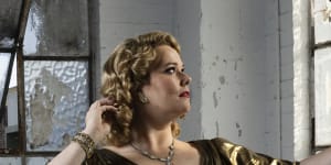 Four roles,one opera:Soprano takes on the challenge of her career