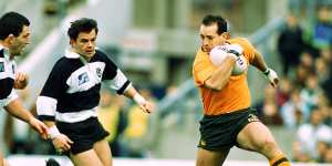 David Campese mesmerises the Barbarians during a 1992 Test match.