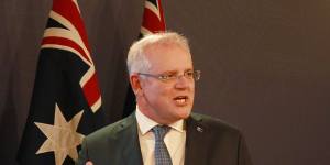 Scott Morrison announces the effective shutdown of international tourism,saying people coming to Australia will have to self-isolate for 14 days.