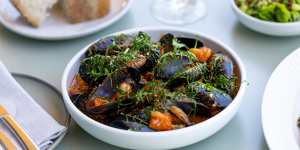 South Australian mussels in a bathtub’s worth of tomato and 𝄒nduja butter sauce.