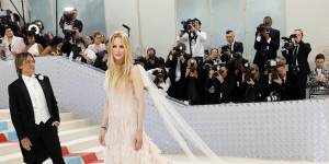 While Nicole Kidman and Keith Urban were celebrating Karl Lagerfeld at the Met Gala in New York last week,their Sydney accountant was about to settle on new $7.7 million digs.