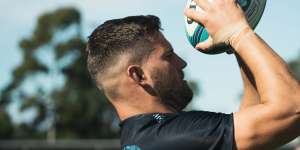 Dave Porecki practising lineout throwing at Waratahs training.