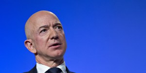 Amazon becomes world’s first public company to lose $US1 trillion in market value