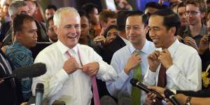 Thomas Lembong (centre,green tie) having fun with Malcolm Turnbull and Joko Widodo during a visit to Jakarta’s Tanah Abang market in November 2015.