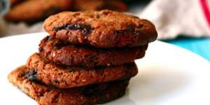 Almond choc-chip cookies