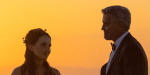 Spectacular sunsets:Kaitlyn Dever and George Clooney in Ticket to Paradise.