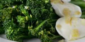 Braised broccolini with mozzarella