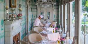 The Colonnade,which takes its name from its architecture,is a glorious spot for breakfast,high tea and all day dining.