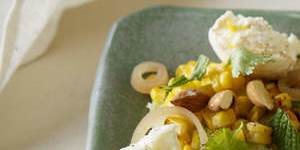 A simple lunch or mid-week dinner idea:Barbecued corn salad with buffalo mozzarella.