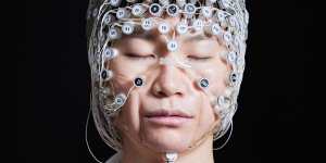 Shijing Zhou,research lab manager at the Brain Electrophysiology Lab,wears a geodesic head web device that does high-definition EEG collection. The company is also working on an experimental electrode cap that helps with deep sleep. 