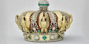 Empress Eugenie’s crown,which was stolen from the Louvre’s Apollo Gallery.