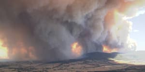 Firefighters battle Beaufort blaze into the night as towns evacuated