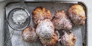 Yeast-free apple and ricotta frittelle.