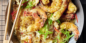 15-minute Singapore-style noodles with crispy prawns. 