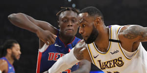 Davis,James dominate as Lakers win fifth straight