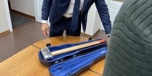 A sledgehammer sent by the Wagner Group as a stunt to the European Parliament. Wagner fighters are fighting for Russia in Ukraine.