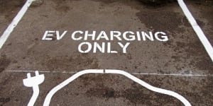 The Grattan Institute says the federal government needs new policy to bring electric vehicles to the market or risk economic pain in years to come. 