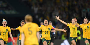 Sam Kerr leads the Matildas out to celebrate Cortnee Vine’s winning kick.