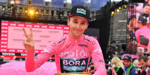 Jai Hindley poses in the pink leader’s jersey after winning the 2022 Giro d’Italia. 