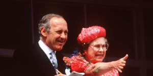 The Queen at a horse race with her Australian private secretary,William Heseltine.