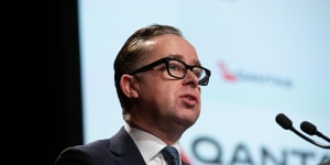 Qantas board grilled over deportations,climate change and staff pay