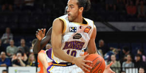 Kings bounce back against Taipans to keep hopes of top-two finish alive