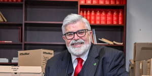 Kim Carr cleans up his office in 2022 after three decades as a Labor senator. 