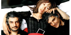 “There’s a sort of alien vibe I’m giving away,no matter where I go,” says Kazu Makino,pictured with Simone and Amedeo Pace in 2007.
