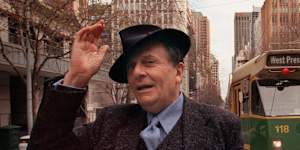 sms000714.002.001.jpg for General News. pic Simon Schluter,The Age,Melbourne. Barry Humphries on the strrets of Melbourne. Barry was guest speaker at the lunch to celebrate the go ahead for the biggest and tallest commercial bldg'in Melbourne,The Grand Central Tower.