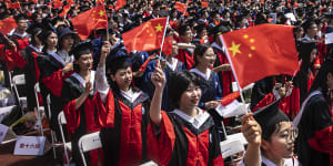 For many other Chinese,especially younger ones,the idea of a rising East and a declining West is an accepted fact. News programs and social media are filled with such dogma,and political science classes,at the urging of Xi,are teaching it.